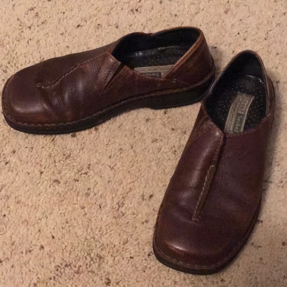 Brown leather loafers. Size 37.
